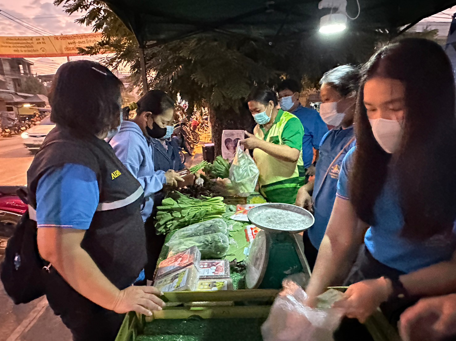 title - ส.ป.ก.สุโขทัย ร่วมใจส่งสุขปีใหม่ มอบให้ประชาชน
